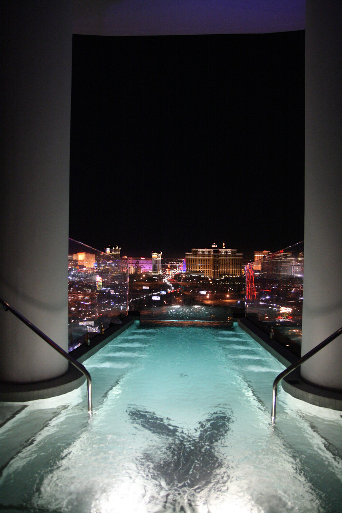 Hotel_Hugh_Hefner_Sky_Villa_Palms_Casino_Resort_Las_Vegas_02