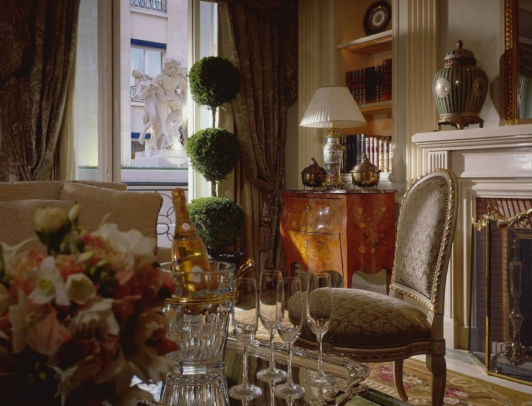 Hotel_Royal_Suite_Four_Seasons_George_V_Paris_03